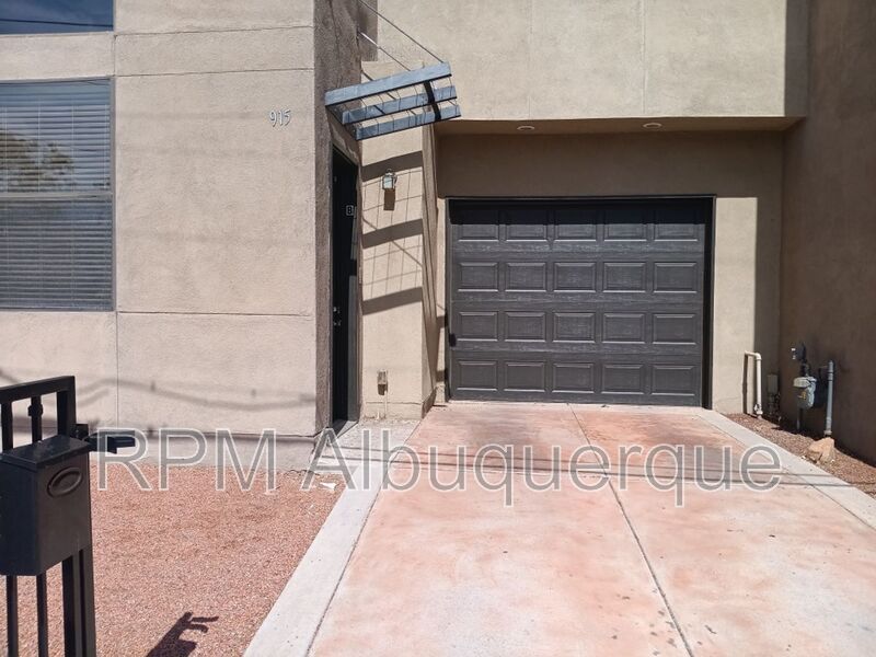 Foto principal - 915 Edith Blvd NE