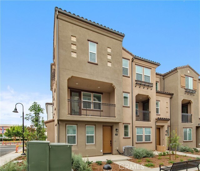 Building Photo - 2215 W Orange Ave