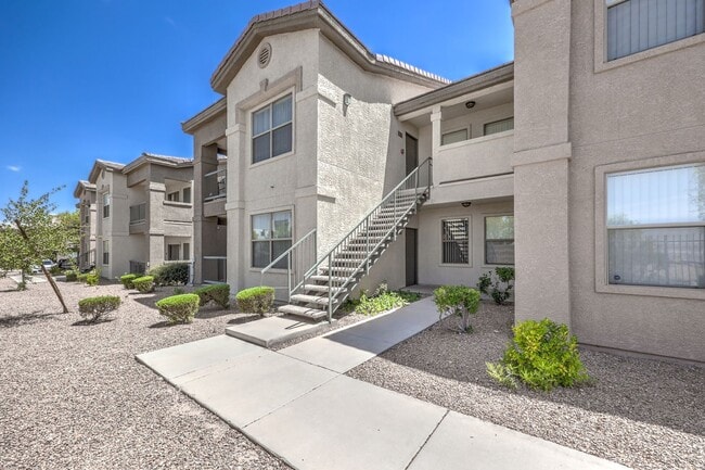 Building Photo - SW- 2 Bedroom Condo!