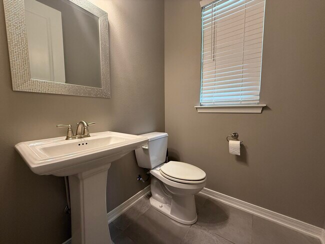 Building Photo - 105 Creve Core Dr
