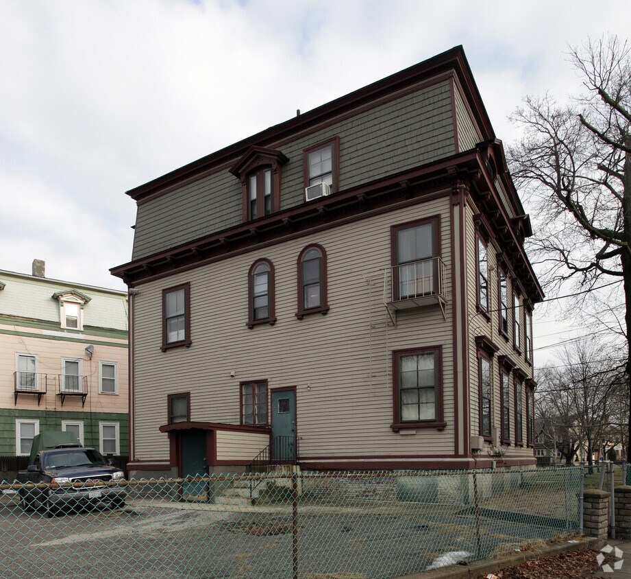 Building Photo - 25 Parade St