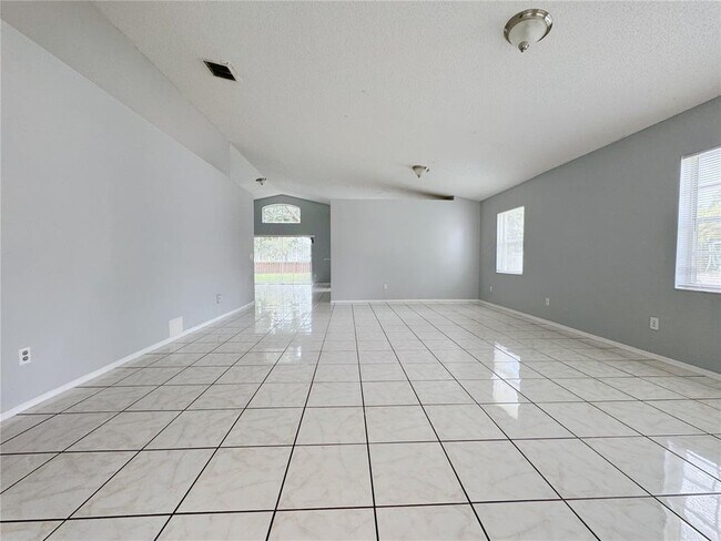 Foto del edificio - 1730 Bridgeview Cir
