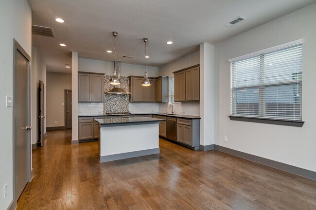Foto del edificio - 216 Wimberly St
