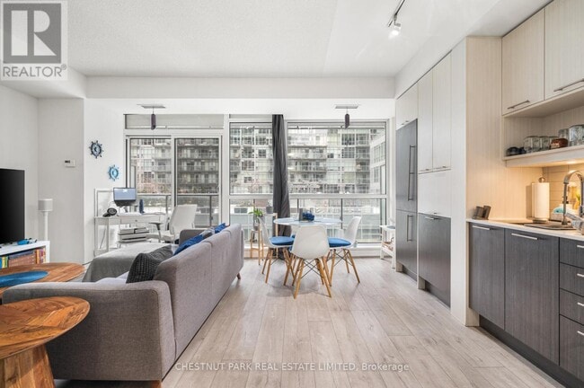 Building Photo - 199 Richmond St W