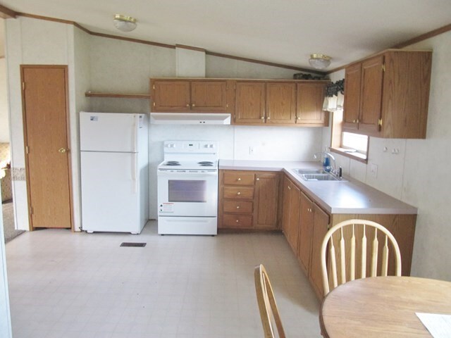 Building Photo - 182 Deery Hill Rd