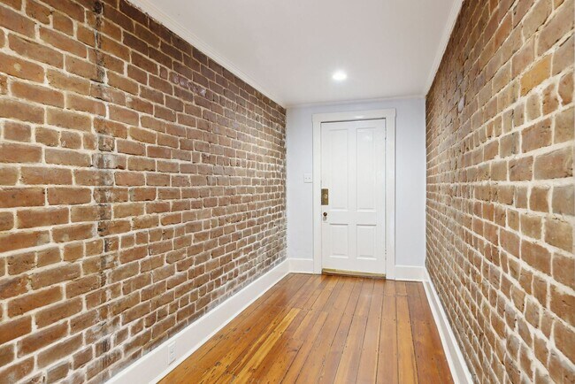 Building Photo - 1 br, 1 bath House - 121 1/2 West Gaston S...