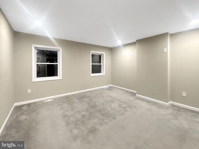 Building Photo - 1026 W Fayette St