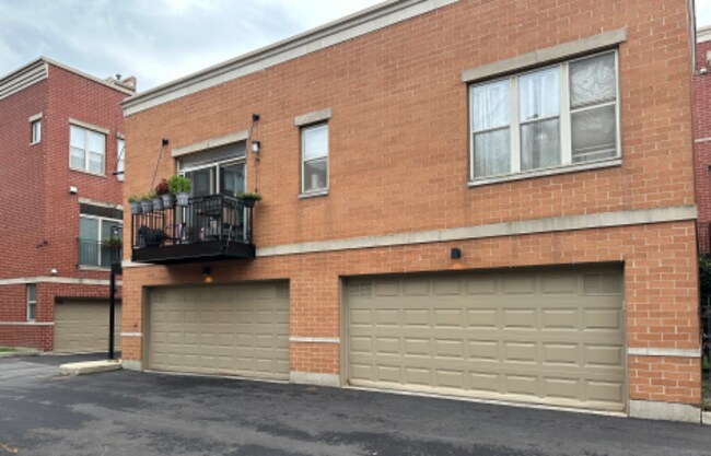 Building Photo - 754 W Evergreen Ave