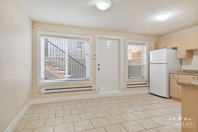 Building Photo - Bright & Spacious 2 Bedroom Basement Suite in Panorama Ridge