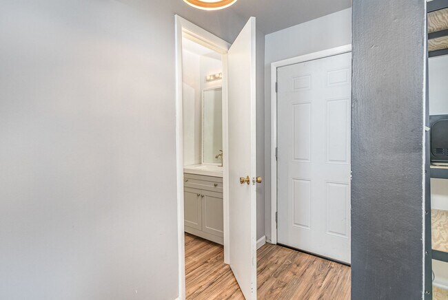 Building Photo - 145 Lincoln Ave