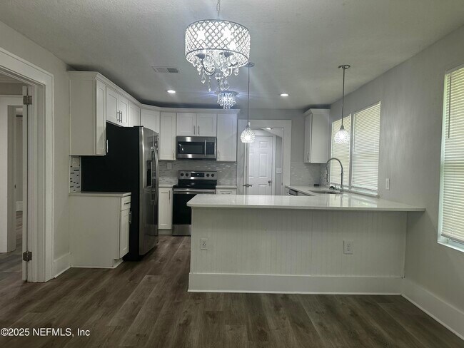 Foto del edificio - 1219 E 10th St