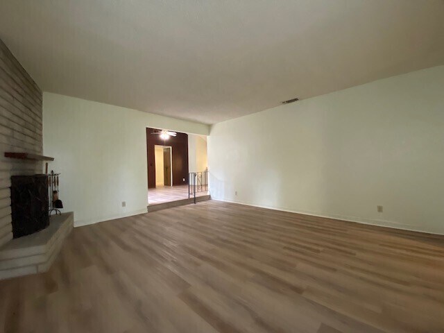 Foto del edificio - Charming and Well-Maintained 3-Bedroom, 2-...