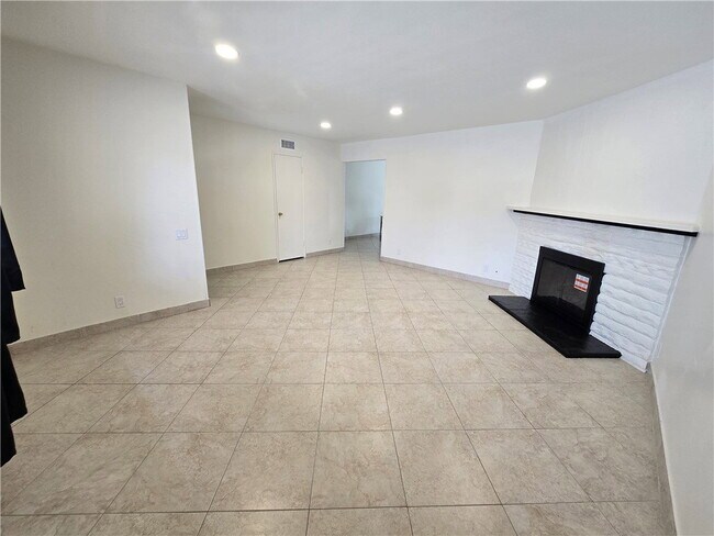 Foto del edificio - 6683 Gross Ave