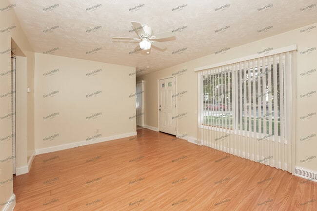 Building Photo - 1064 E 168th St