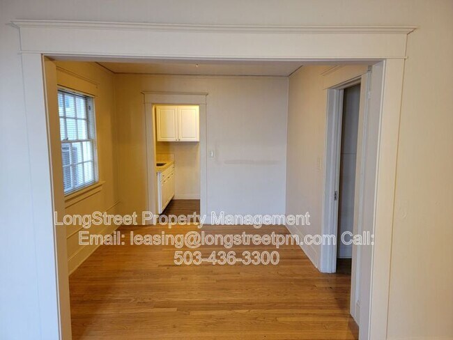 Foto del edificio - 205 NW Kings Blvd