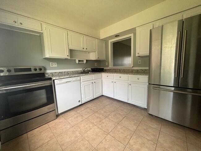Building Photo - 121 Monticello Dr