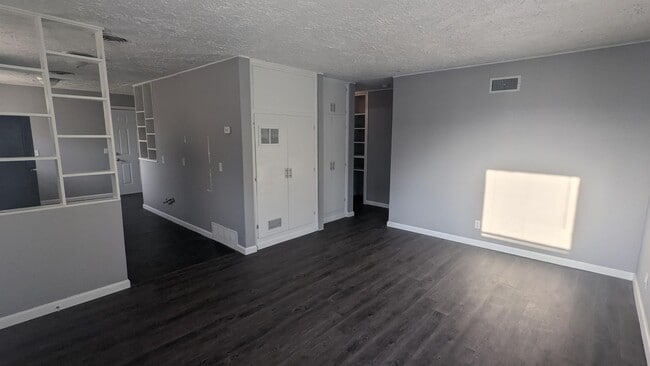 Foto del edificio - 1636 S Glenn Ave