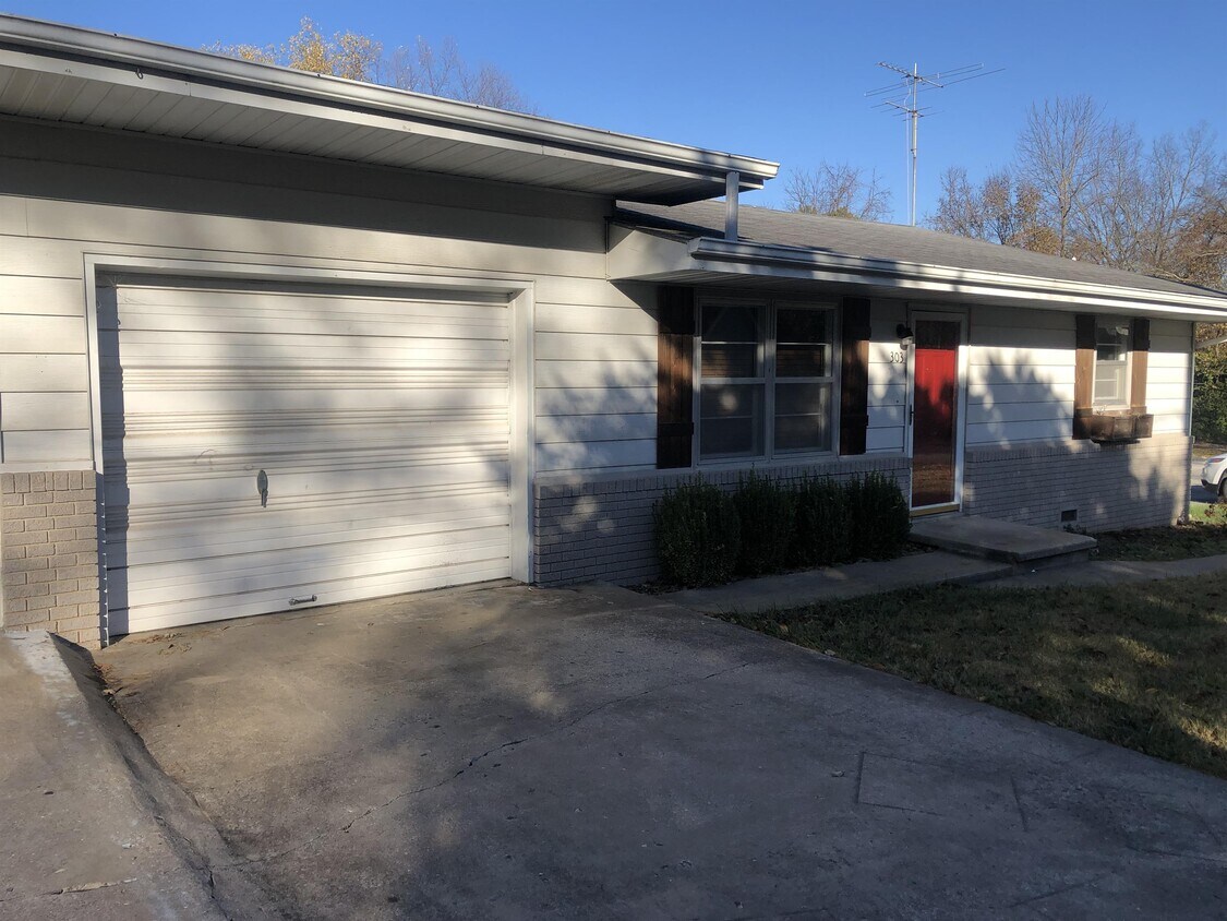303 N 7th St, Ozark, MO 65721 House Rental in Ozark, MO