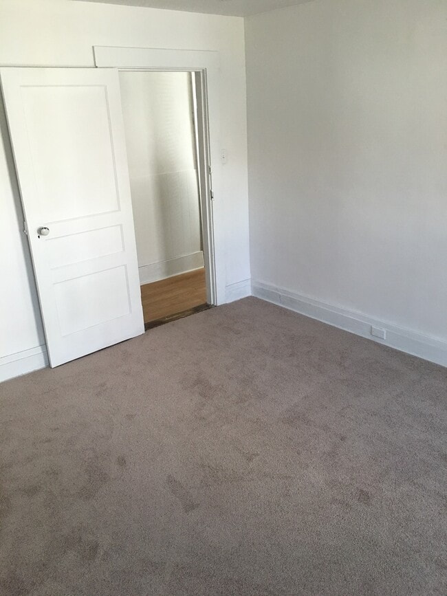 Building Photo - Available JULY 2024 - Renovated 3 Bedroom ...