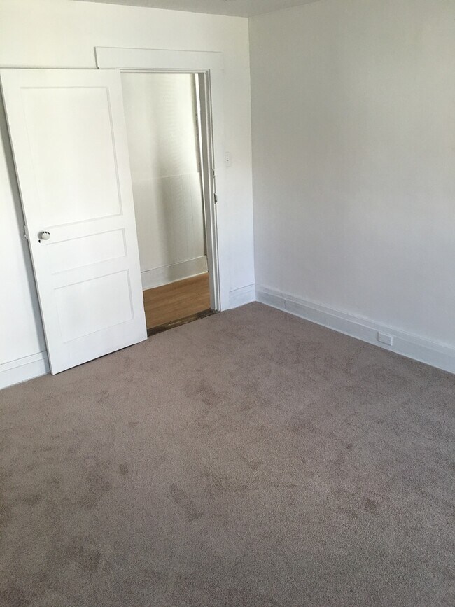 Foto del edificio - Available JULY 2024 - Renovated 3 Bedroom ...