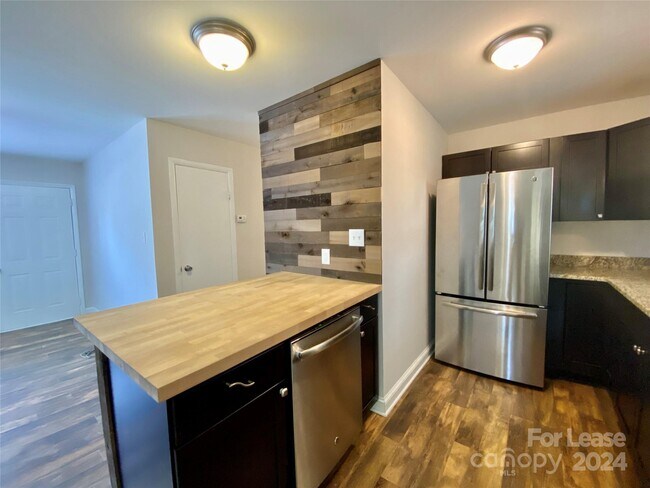 Building Photo - 1108 Ridgewood Dr