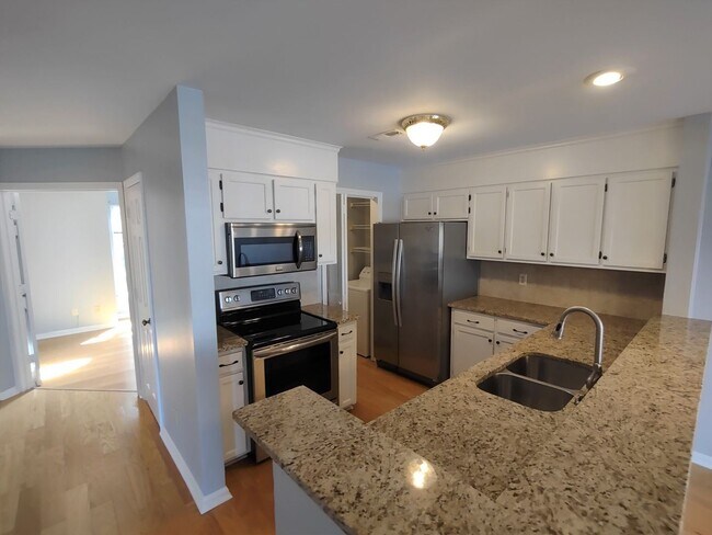 Foto del edificio - 2 br, 1 bath House - 9041 J M Keynes Dr Un...