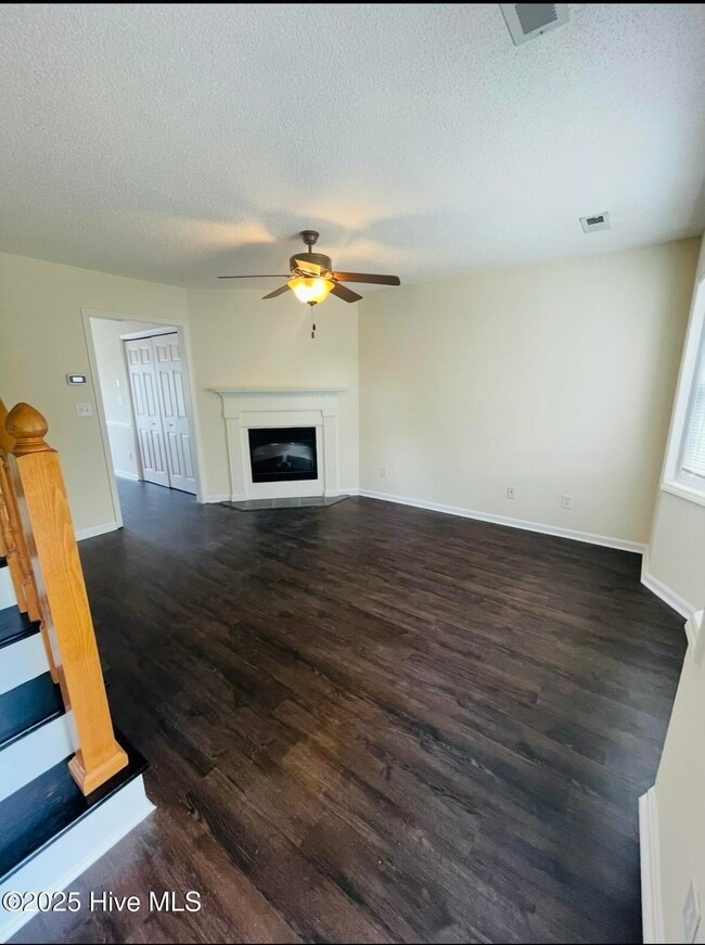 Foto del edificio - 2104 Flagstone Ct