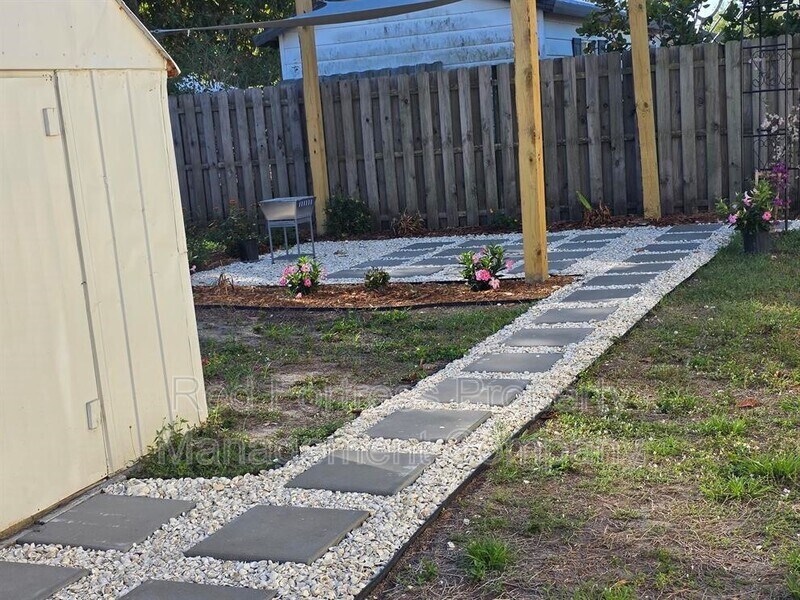 Foto del edificio - 4855 West Dr