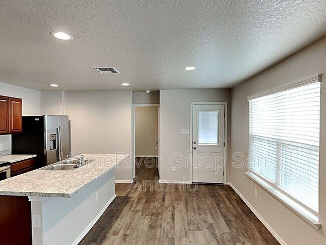 Foto del edificio - 13011 Lineberry Ln