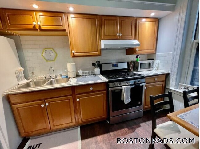 Foto del edificio - 73 Westland Ave