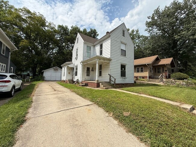 Building Photo - 483 Littleton St
