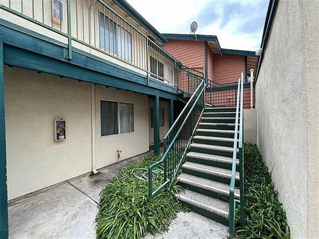 Building Photo - 2665 Shadow Hills