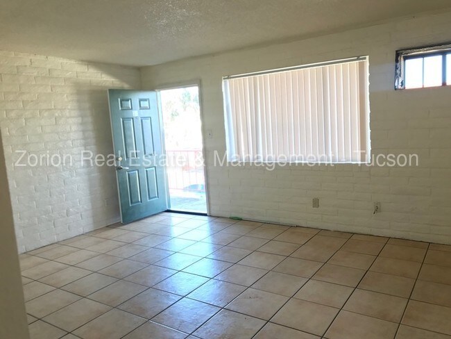 Foto del edificio - 3055 N. Tyndall Avenue #5