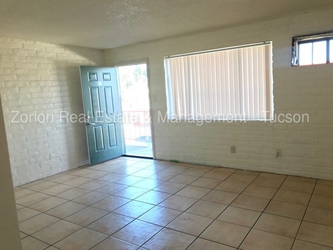 Building Photo - 3055 N. Tyndall Avenue #5