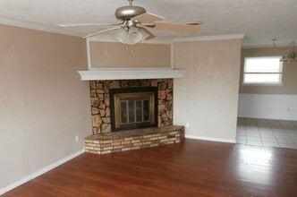 Building Photo - 4212 SE Elmhurst Ln