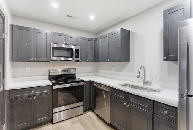 Building Photo - Delaney Way- 112