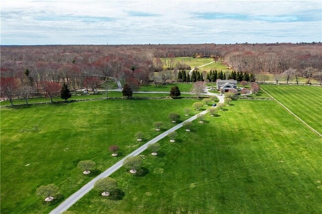 Building Photo - 20 Gerald's Farm Dr