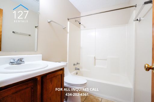 Foto del edificio - Updated 2BR with Private Entry, Spacious Yard, & Washer and Dryer Included