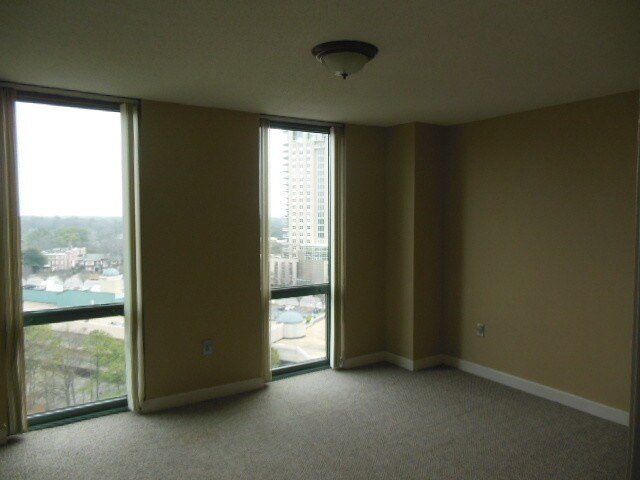 Building Photo - Dazzling Executive Suite in Buckhead!