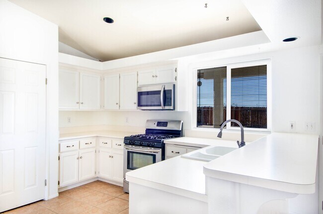 Building Photo - 72548 Sunnyslope Dr
