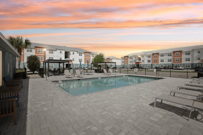 Building Photo - Champion Townhomes