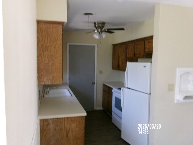 Foto del edificio - VERY NICE HOME IN THE RIDGECREST AREA. PETS NEGOTIABLE WITH OWNERS APPROVAL