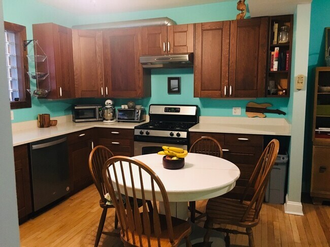 eat-in kitchen - 4154 N Campbell Ave