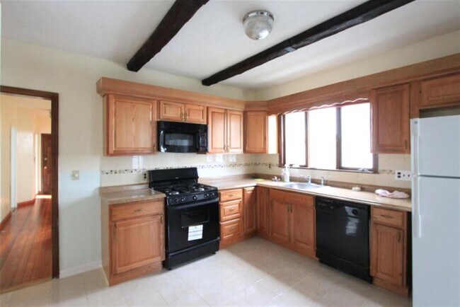 Building Photo - 25 Belknap St