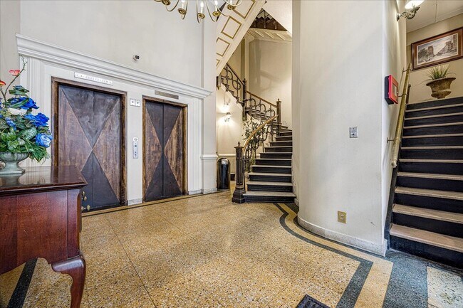 Foto del edificio - 10 N Main St