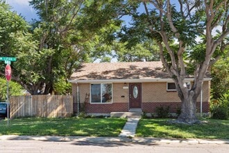 Building Photo - 1423 Lipan Dr