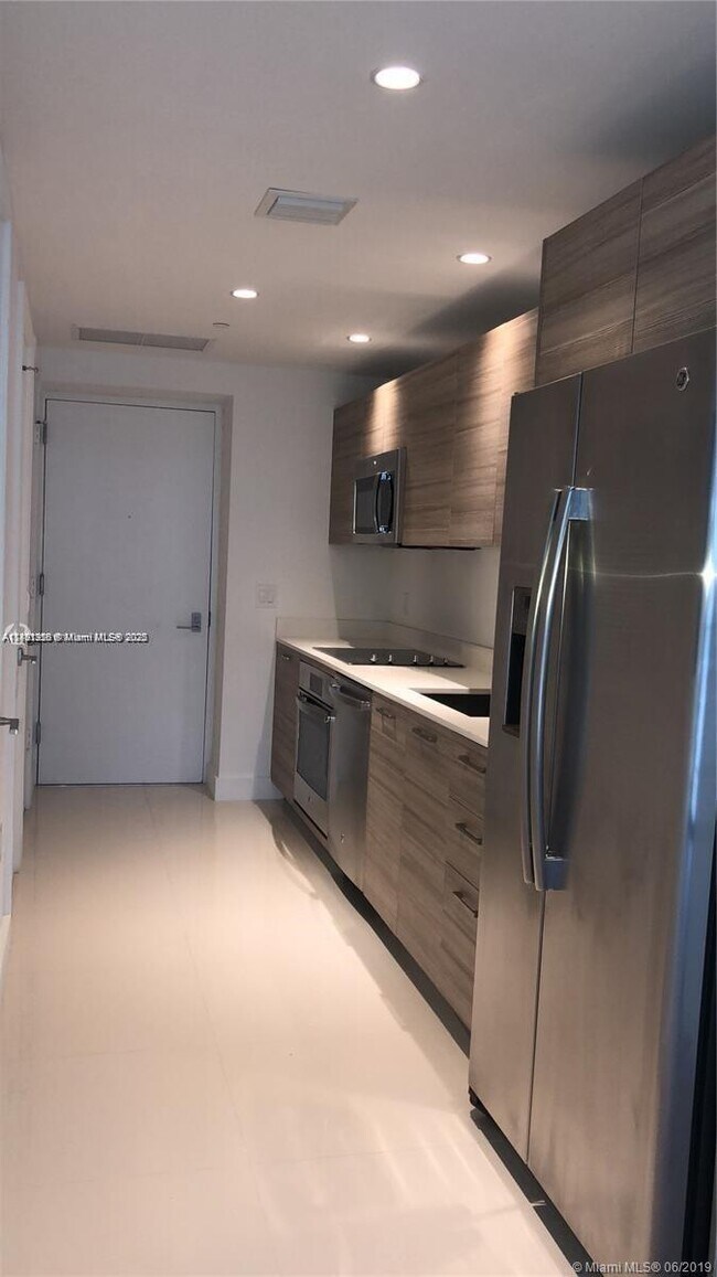 Foto del edificio - 121 NE 34th St