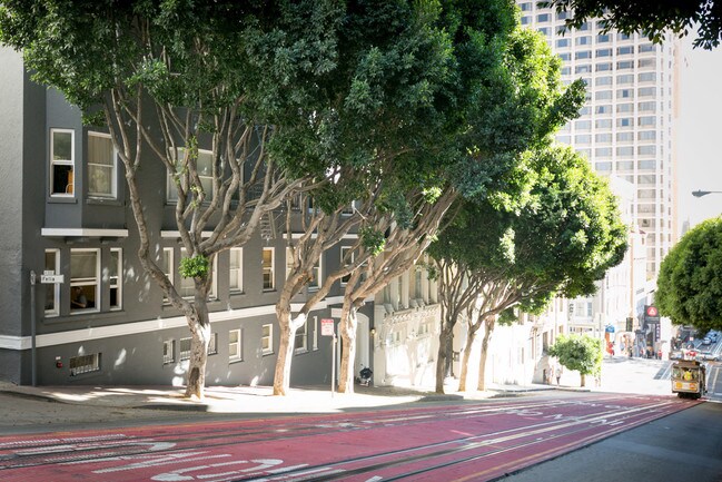 Building Photo - 634 Powell St
