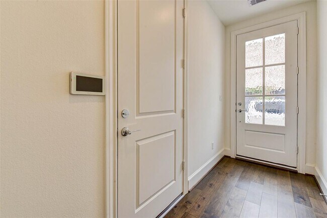 Foto del edificio - 2724 Dolce Oaks Dr