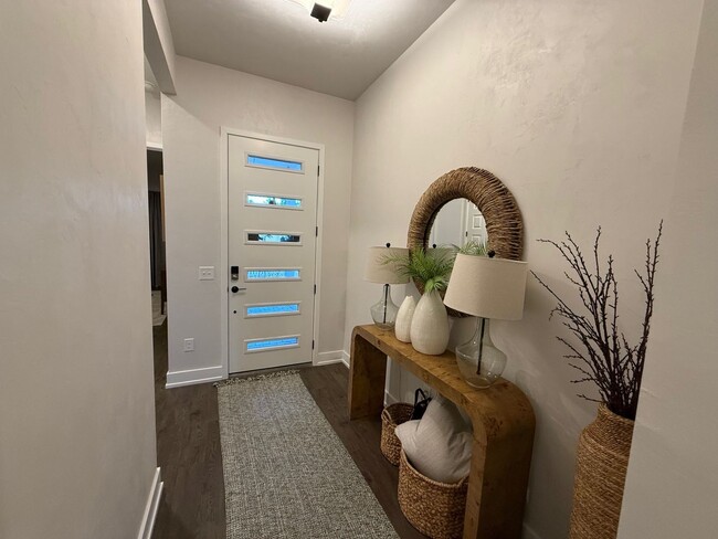 Building Photo - Beautiful Home located in Fairway Pointe